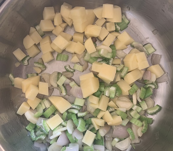 Spinach soup recipe. Photo: Andrea