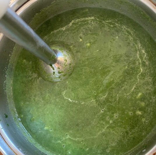 Spinach soup recipe. Photo: Andrea