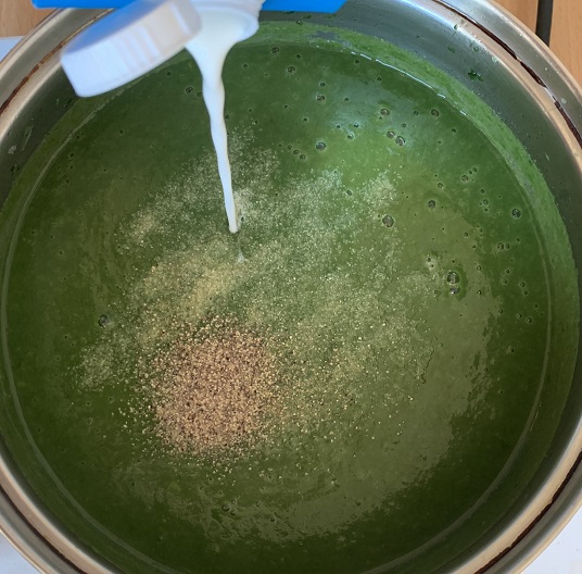 Spinach soup recipe. Photo: Andrea